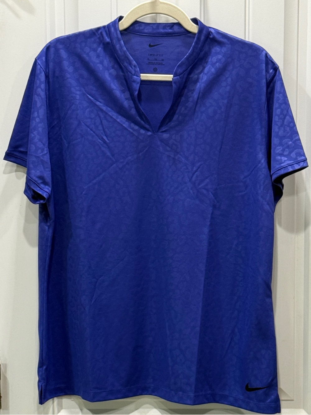 Nike Women’s Size XL Blue Tonal Leopard Print Golf Dri-FIT Shirt NWT